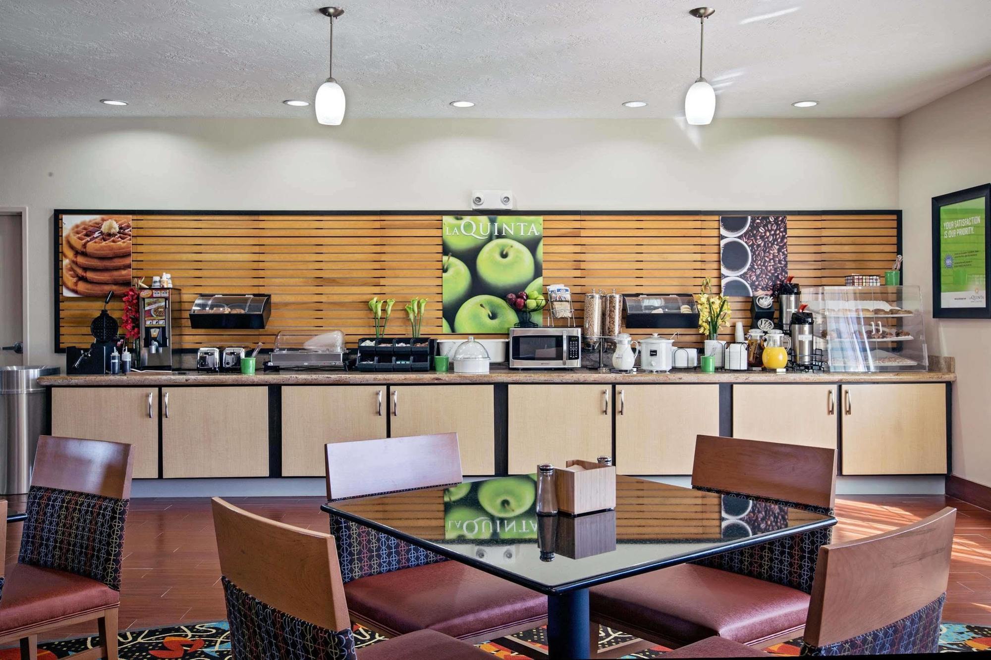 Hotel Hampton 3*